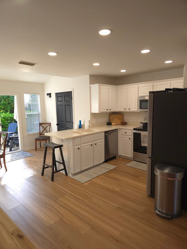 Building Photo - 1000 Mallery St Ext