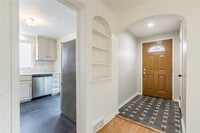 Building Photo - 345 Colebourne Rd