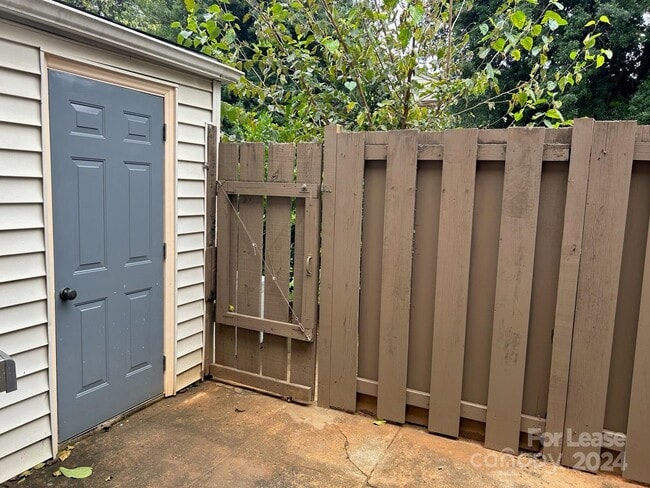 Building Photo - 6420 Old Pineville Rd