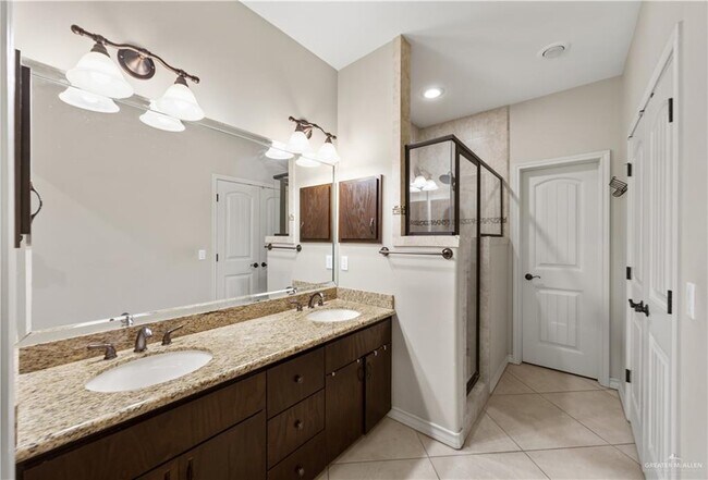 Building Photo - 1807 S Villa Real Dr