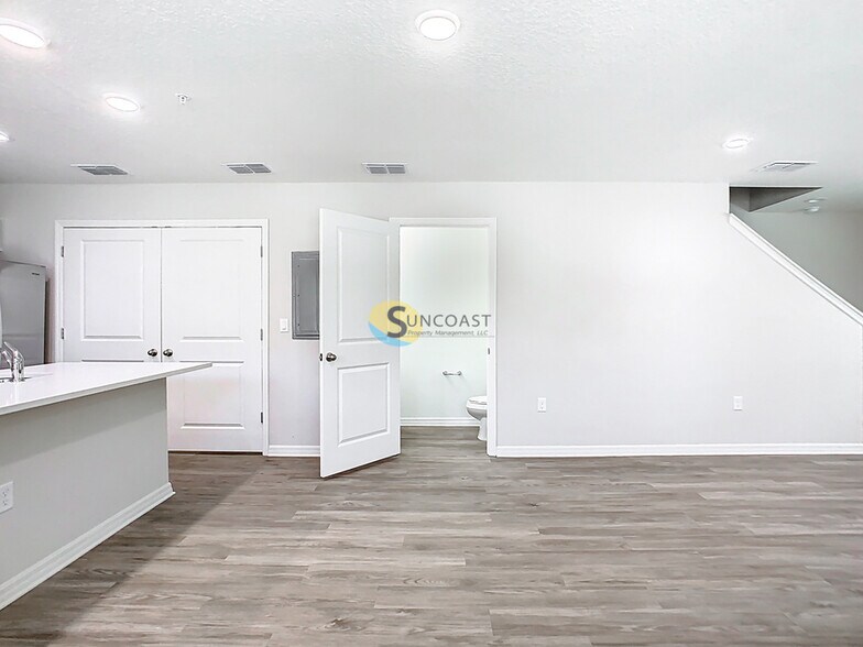 Building Photo - 3821 SW 43rd Ct