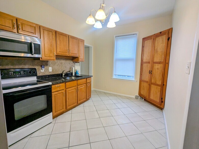 Kitchen - 7414 Montour St