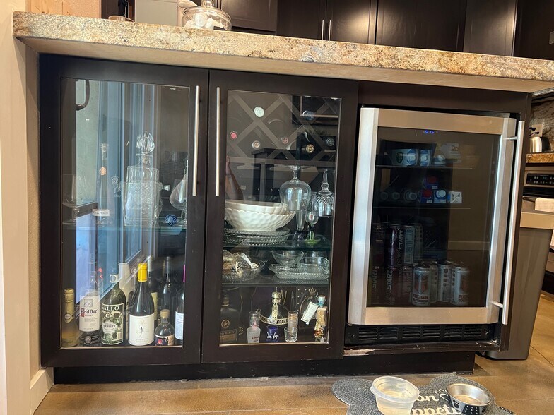 bar - 333 Newport Ave