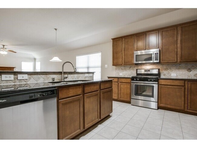 Building Photo - 1120 Villa Paloma Blvd