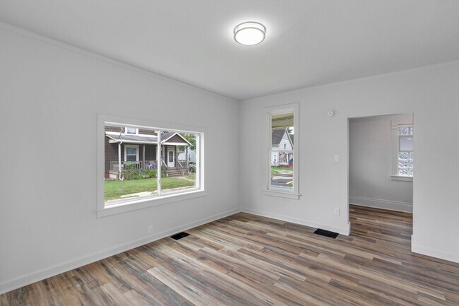 Building Photo - 2 Bed Home with Large Yard & Covered Porch – $1,295/mo