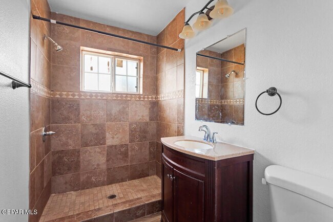 Building Photo - 5736 Sun Valley Dr