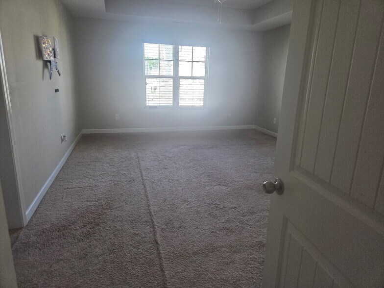 Primary Bedroom - 17.8 x 14.3 - 107 Marsh Creek Dr