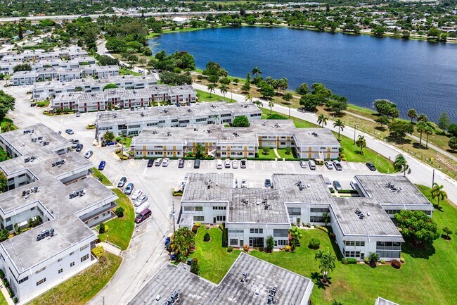 Building Photo - 3120 Lake Osborne Dr