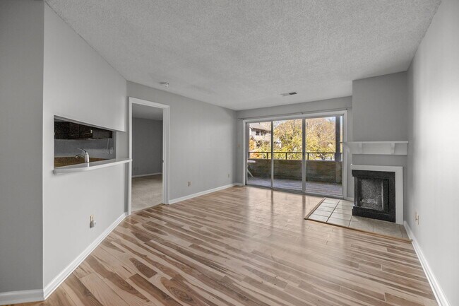 Building Photo - 2505 Stockbridge Dr