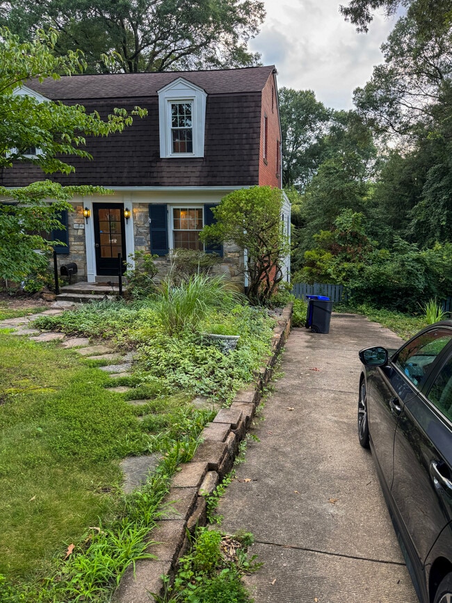 Building Photo - 2804 Crest Ave