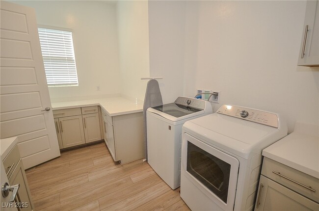 Building Photo - 12457 Heritage Bend Dr