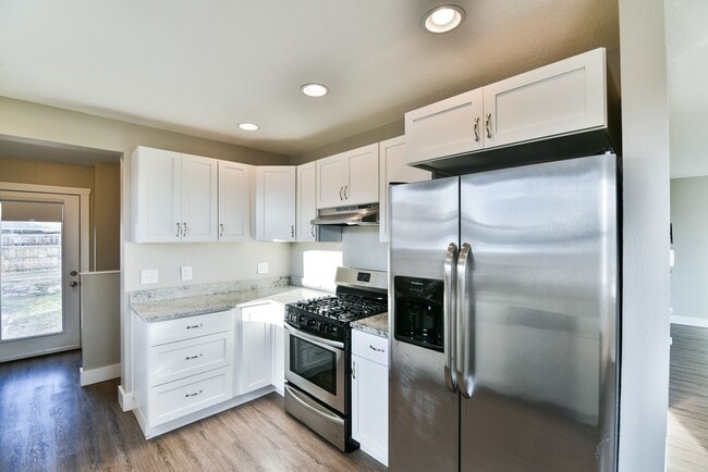Building Photo - Beautiful Spacious Home in Sugarhouse!