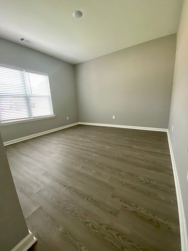 Building Photo - 4 bed, 2 bath home built in 2022 in Atoka w/ a move in Special