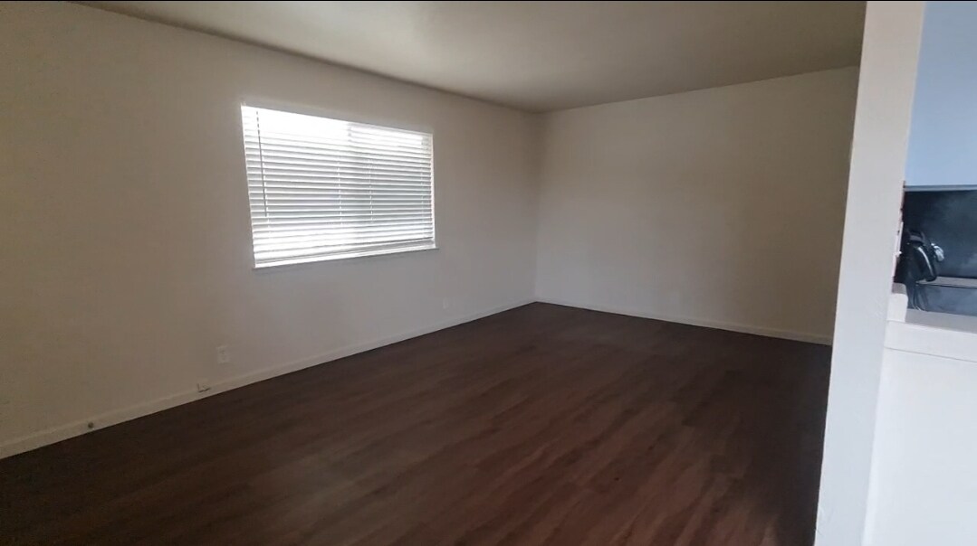 Building Photo - 420 Lewis Ln