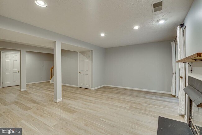 Building Photo - 8061 Sky Blue Dr
