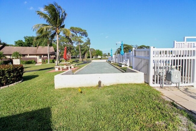 Building Photo - 407 Pine Glen Ln