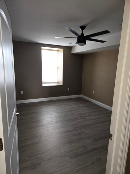 Building Photo - 208 3rd Ave W