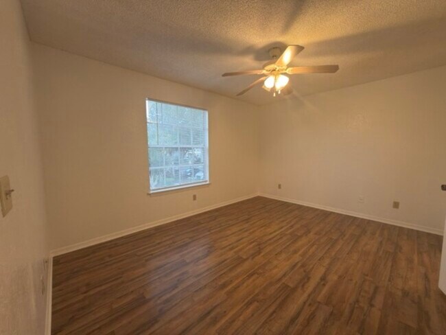 Building Photo - 1039 S Hiawassee Rd