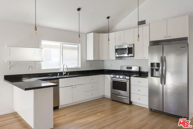 Building Photo - 5712 Buchanan St