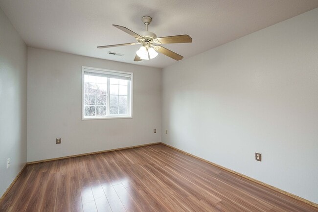 Building Photo - 3 Bedroom 2.5 Bath with workshop and fence...