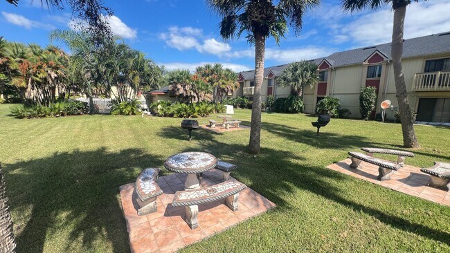 Building Photo - Cozy 2 BD/ 2 BA Apartment in Palm Bay! Washer and Dryer INCLUDED!