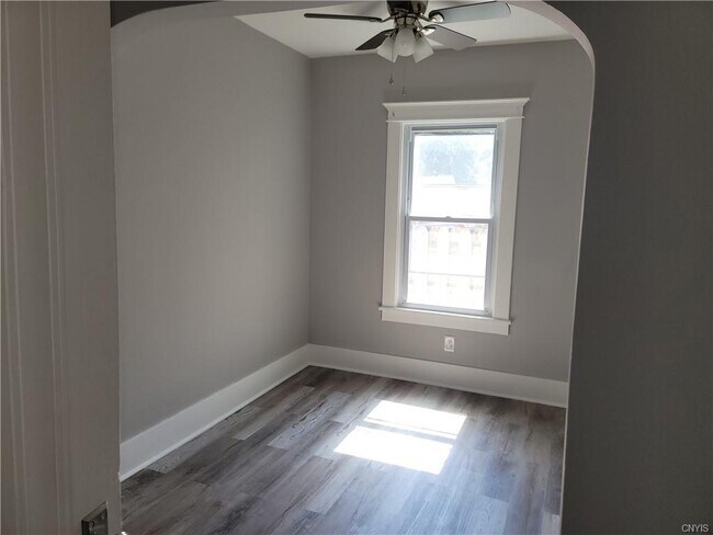 Building Photo - 400 Durston Ave