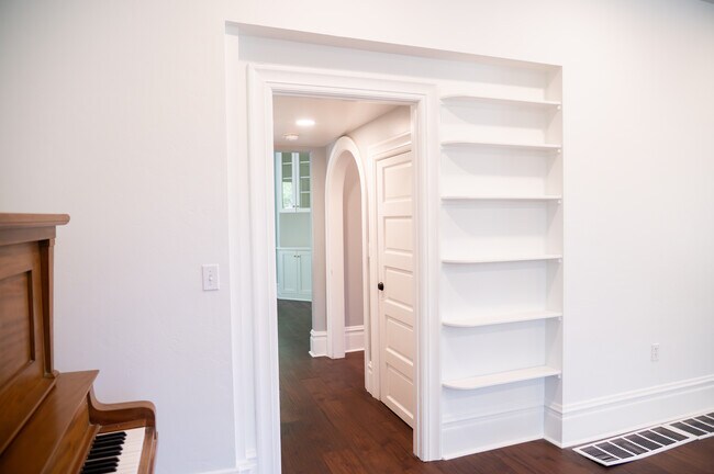 Building Photo - 145 E 300 S