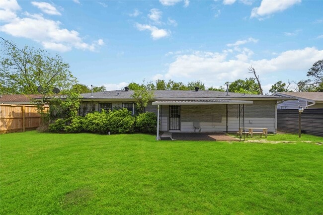 Building Photo - 5919 Van Fleet St