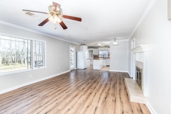 Building Photo - 1007 E Main St