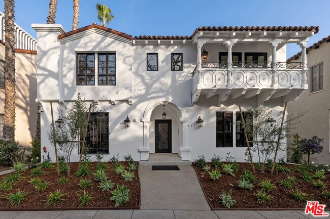 Building Photo - 132 S Oakhurst Dr