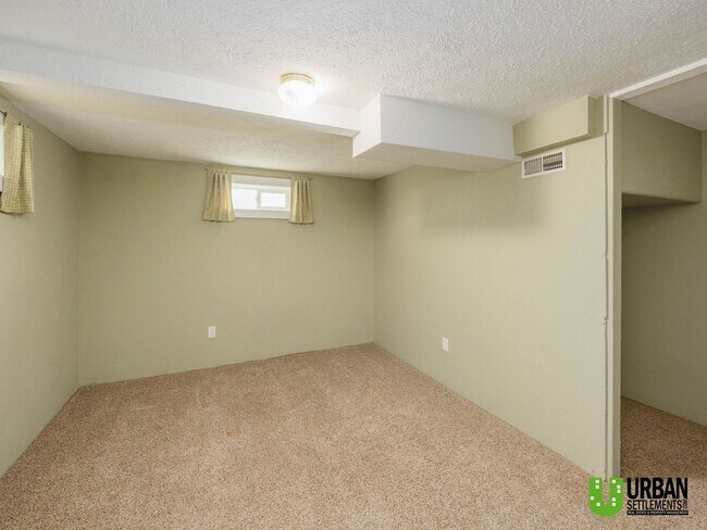 Building Photo - 3 Bedrooms | 1 Bathroom | 2,168 Sq. Ft. | Attached Garage | Large Yard