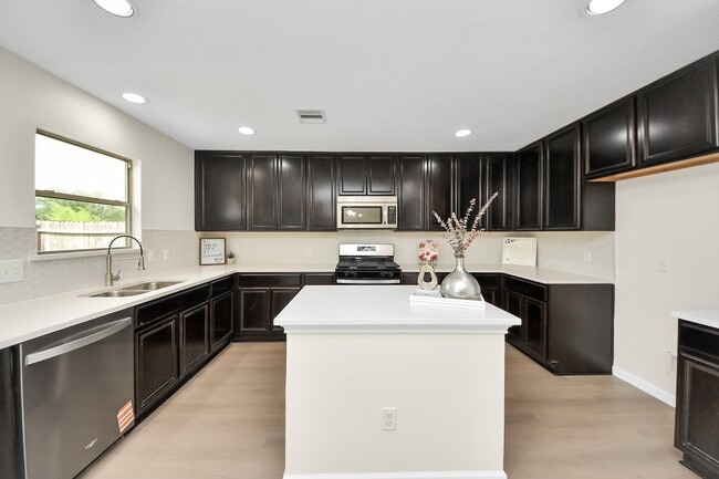 Building Photo - 21318 Pine Monte Ridge Ln