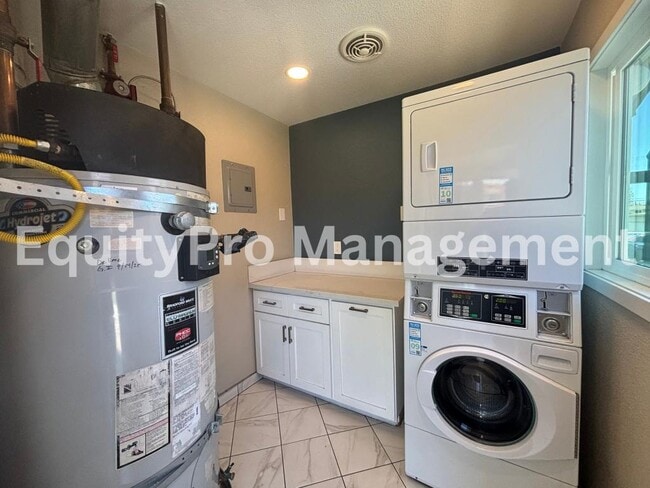 Building Photo - 7043 Pickering Ave