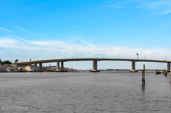 Building Photo - 209 Bay Ave