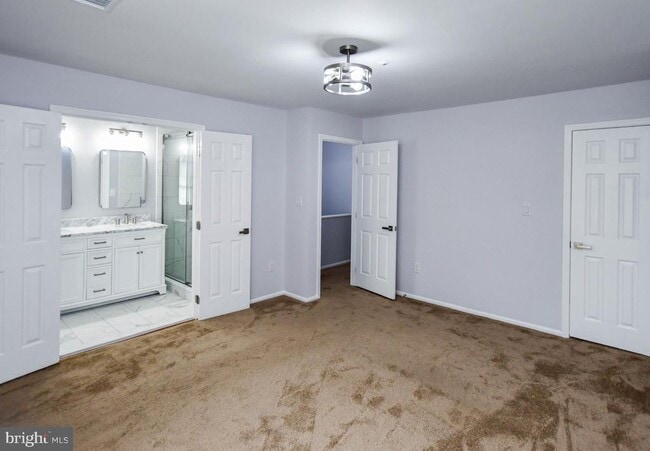 Building Photo - 915 Westlake Dr