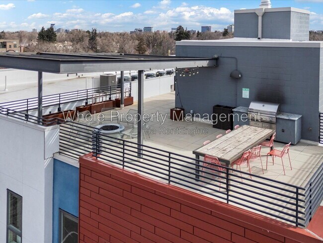 Building Photo - 2374 S University Blvd