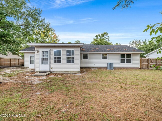 Building Photo - 119 Spring Dr