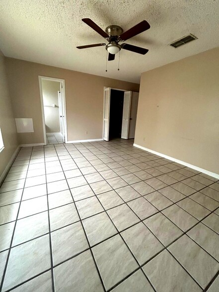 Building Photo - 3112 Headdress Dr