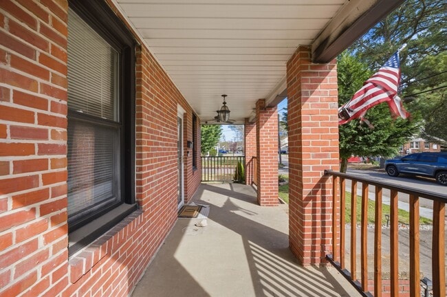 Building Photo - 1080 Green St