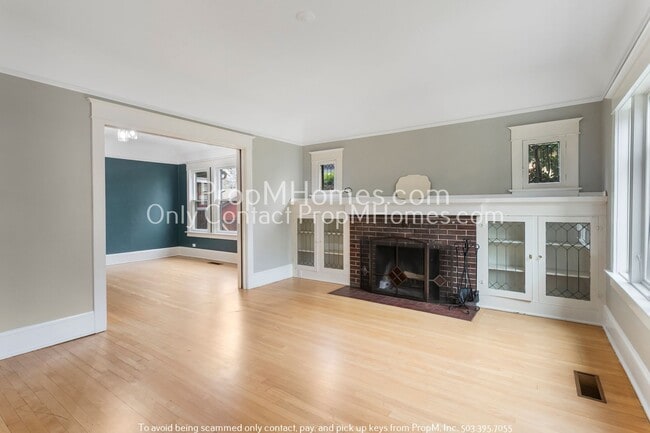 Building Photo - Discover Serenity in King Neighborhood!