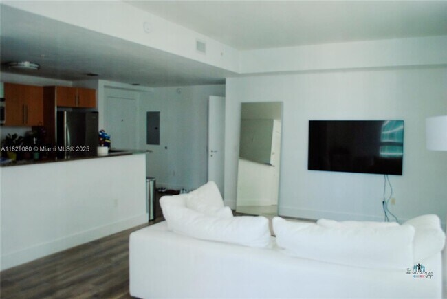 Building Photo - 300 S Biscayne Blvd