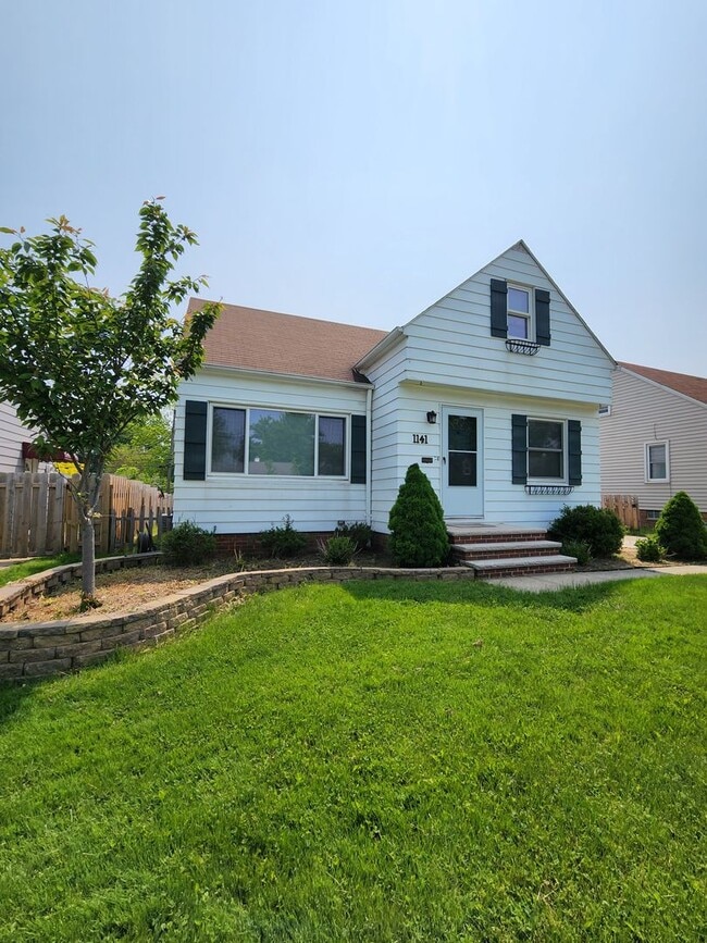 Building Photo - Beautiful 3 Bedroom Home For Rent