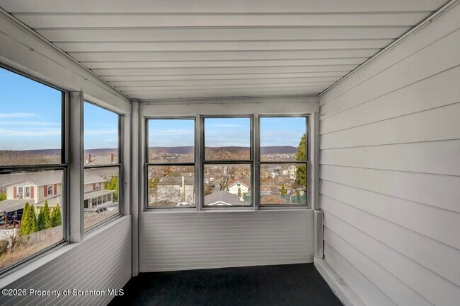 Building Photo - 814 S Webster Ave