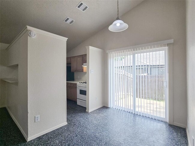 Building Photo - 626 Greenlawn Blvd