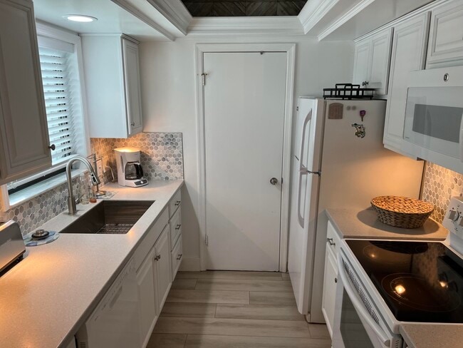 Building Photo - 2400 S Ocean Dr