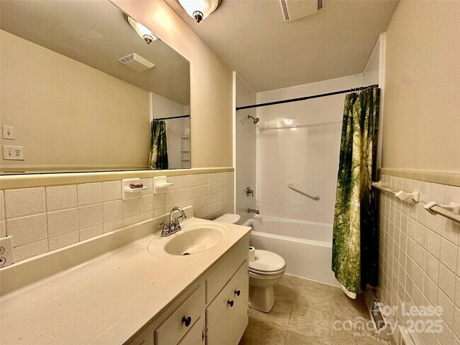 Building Photo - 2063 Eaton Rd