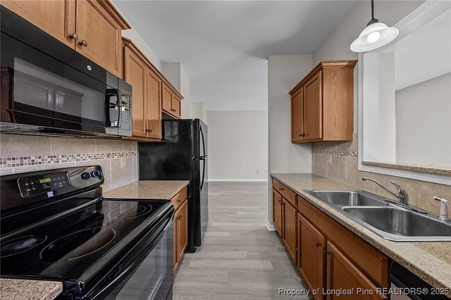 Building Photo - 122 Sherman Ct