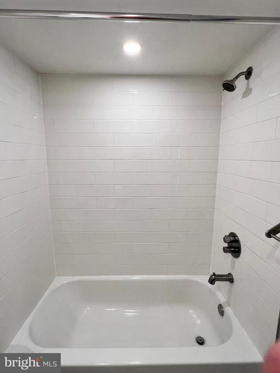 Building Photo - 118 Roberts Ln