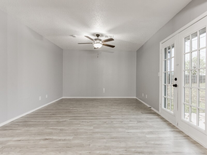 Building Photo - 2104 Linwood Pl
