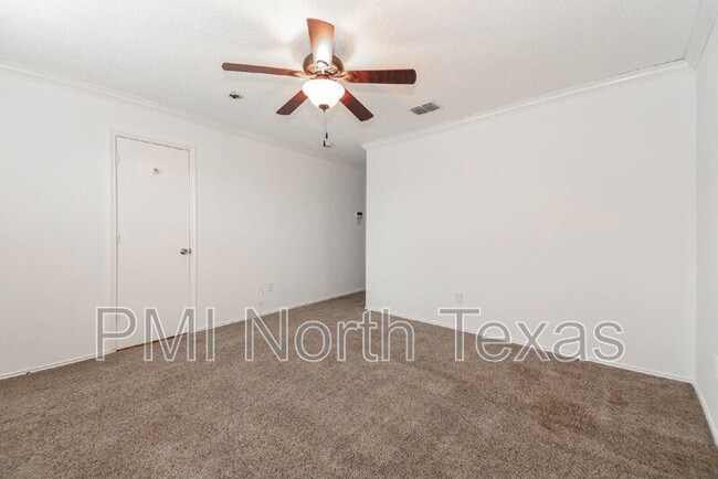 Building Photo - 1571 Thornhill Ln